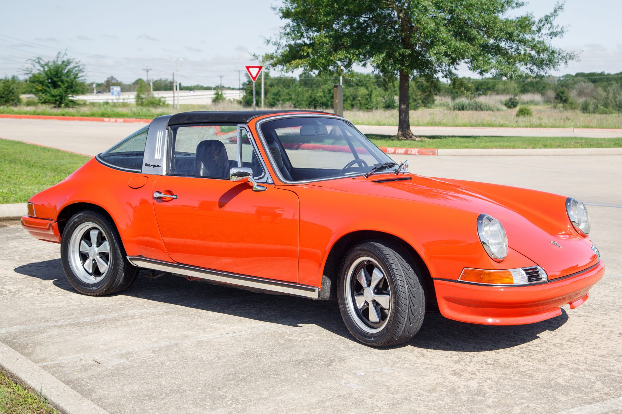 LE DUO VOITURE PORSCHE 911 TARGA ORANGE