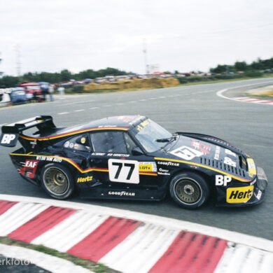 Porsche 935 at Mulsanne corner at Le Mans