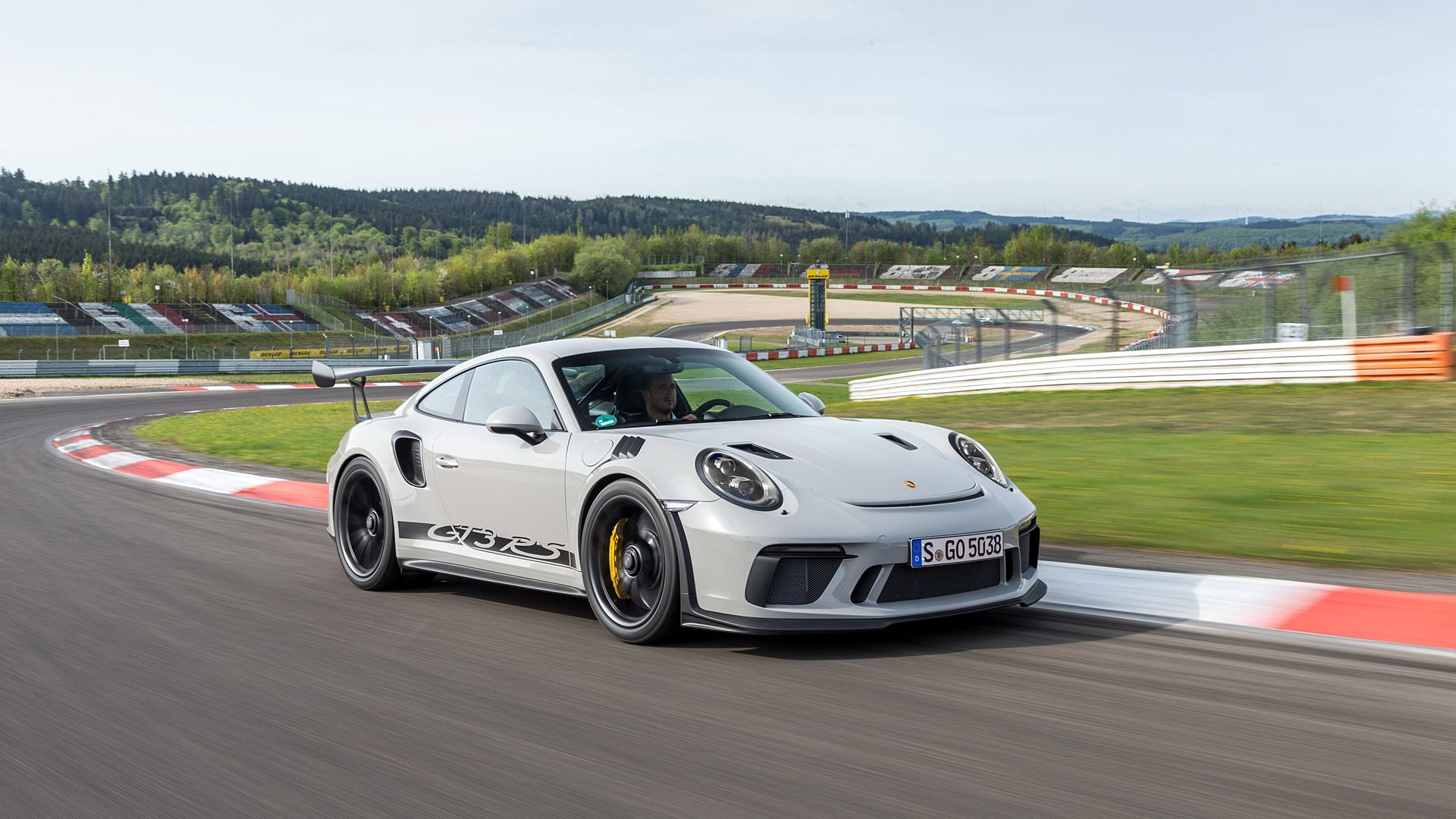 Born from Racing: the New 2019 Porsche 911 GT3 RS