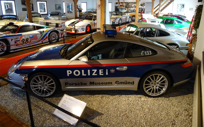 Austrian police used the 911 997 Carrera only for 6 months as it was not practical. 