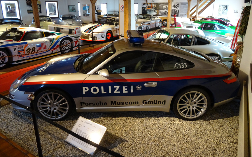 Austrian police used the 911 997 Carrera only for 6 months as it was not practical.