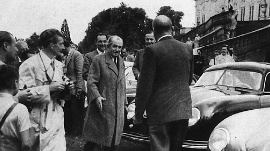 1950 September 3, thirty 356 owners gathered in Stuttgart to greet dr. Porsche on his 75th birthday© Porsche