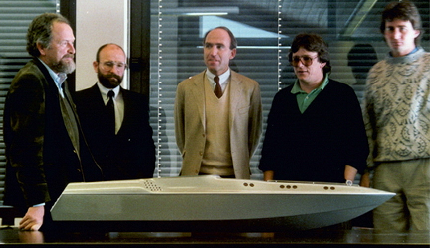 1:10 scale model in front of Ferdinand Alexander Porsche (owner and managing director of Porsche Design), Dirk Schmauser (deputy managing director of Porsche Design), Horst Stross (owner of the speed boat project), Wilfried Weiland (owner of Weiland Boats), Jörg Tragatschnig (responsible designer of the boat, Porsche Design)