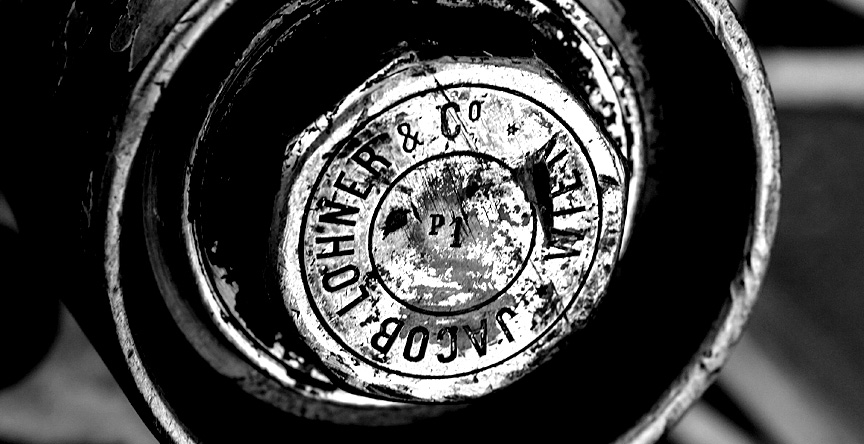 "P1" stamped on the wheel hub