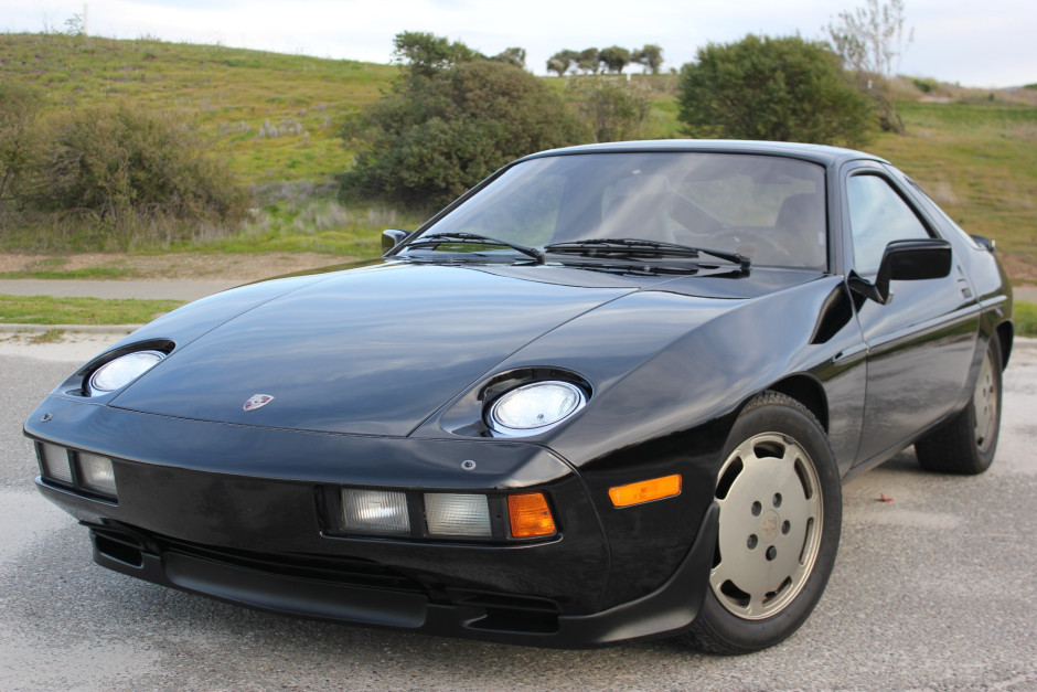 1983 Porsche 928 S Technical Specifications