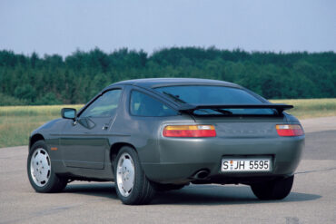 Porsche 928 S4 (1987) - Specifications & Performance