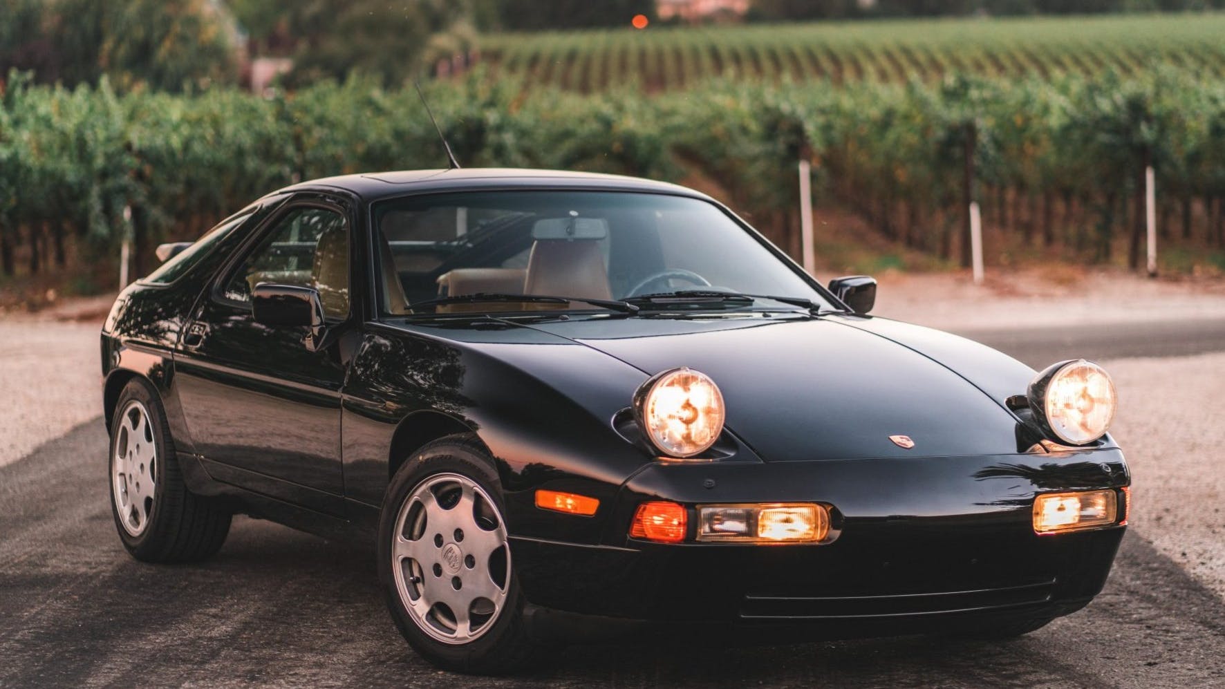 1989 Porsche 928 GT Technical Specifications