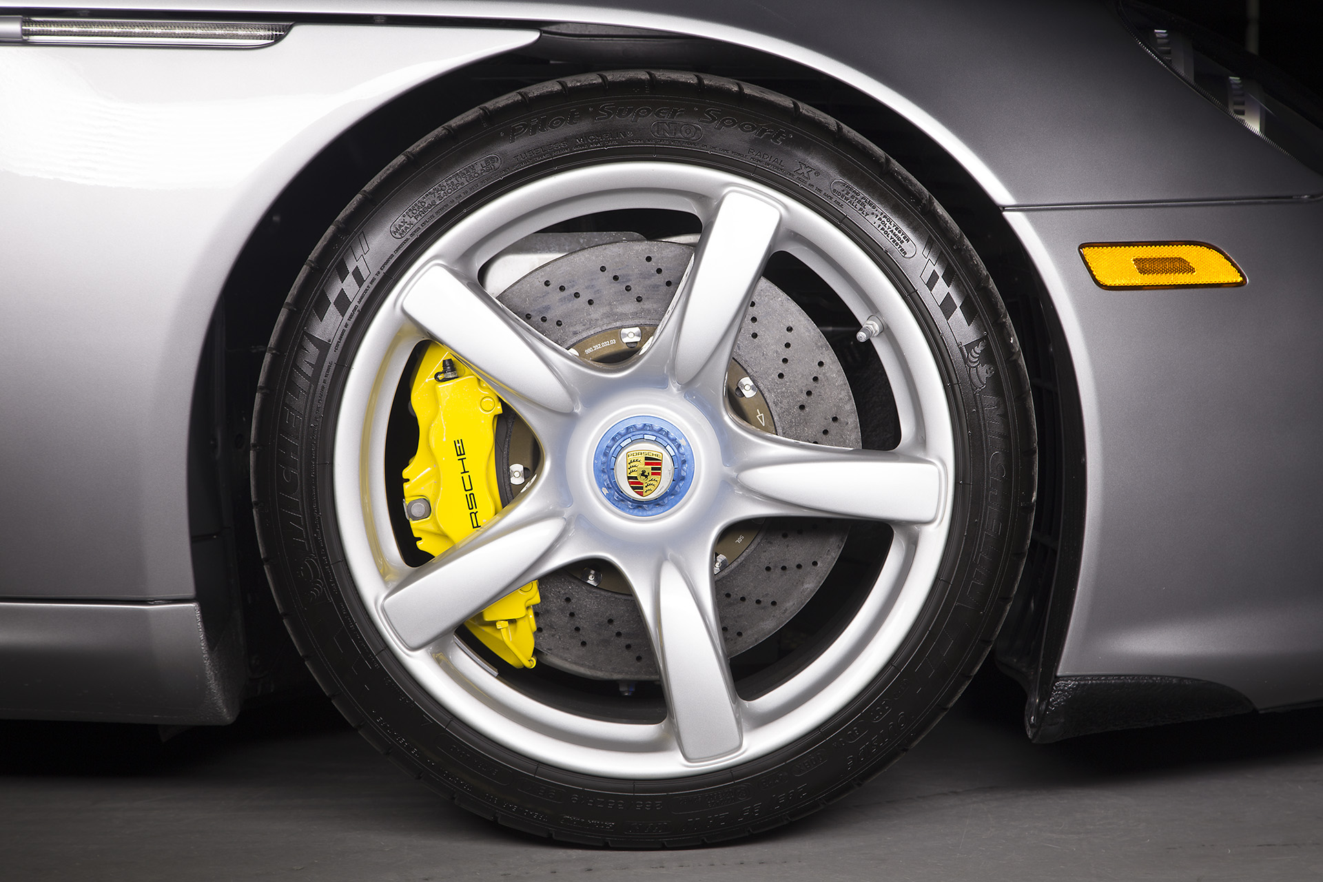 Porsche Carrera GT Tire