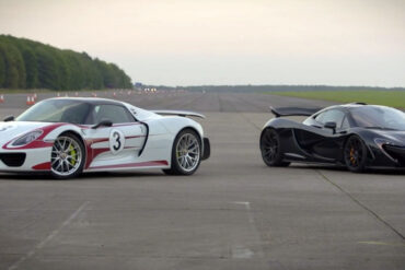 McLaren P1 vs. Porsche 918 Spyder vs. Ducati 1199 Superleggera Drag race