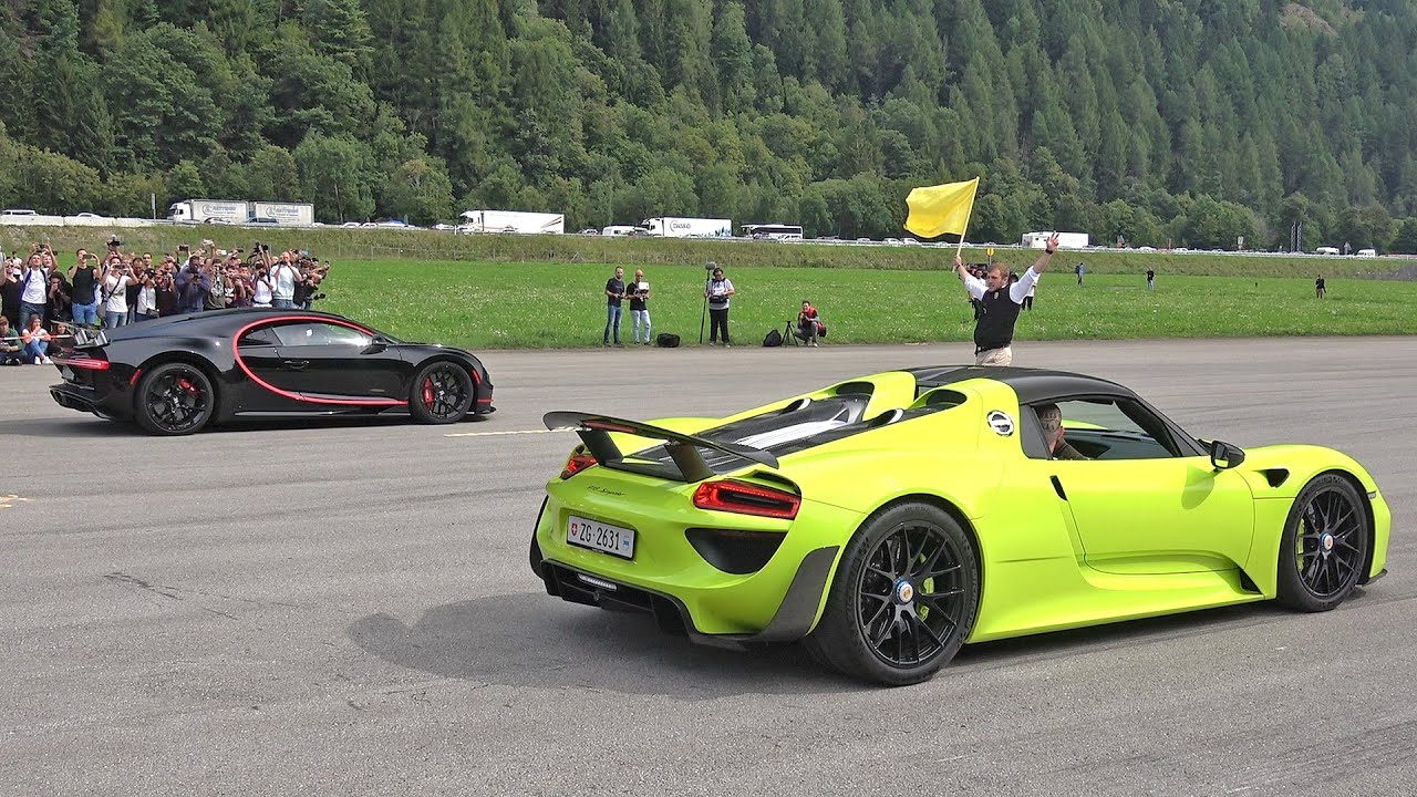 Porsche 918 Spyder vs Bugatti Chiron Drag Race