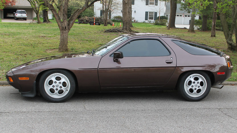 1982 PORSCHE 928