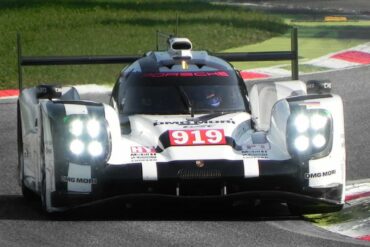 Porsche 919 Hybrid LMP1 In Action On Track - V4 Turbo Engine Sound