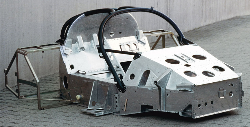 Aluminium roll-over bars in 956 were replaced with steel bars for 962