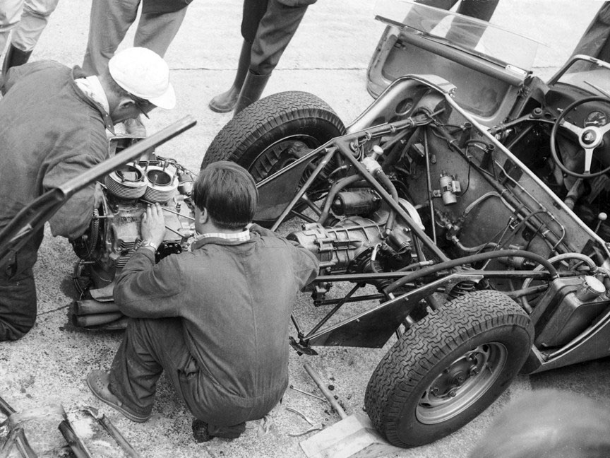 1960 Le Mans, problems with the new 1.6-litre engines...