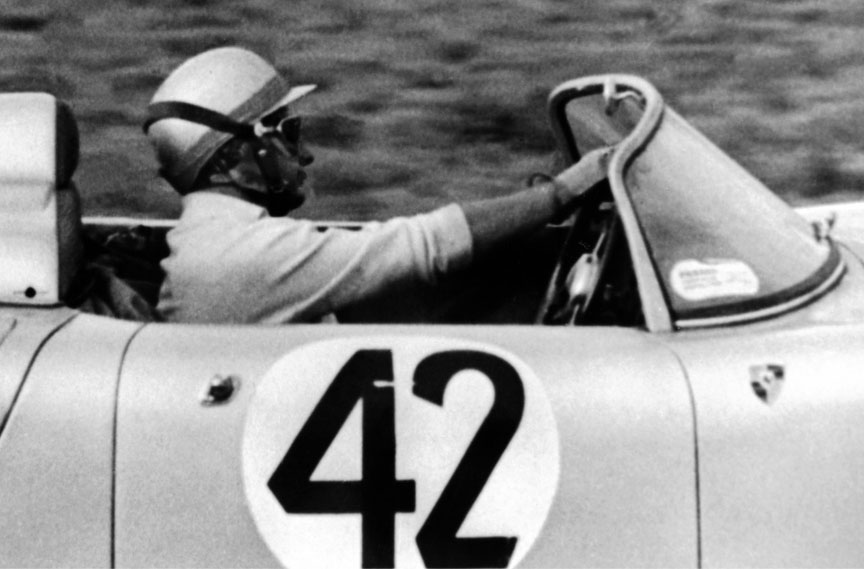 1960 Sebring, relaxed Hans Herrmann is piloting the winning car