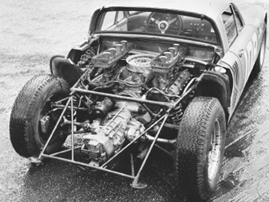 Flat 2-litre 8-cylinder engine.