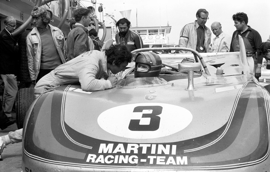 Gérard Larrousse in the car, Vic Elford leaning on the car