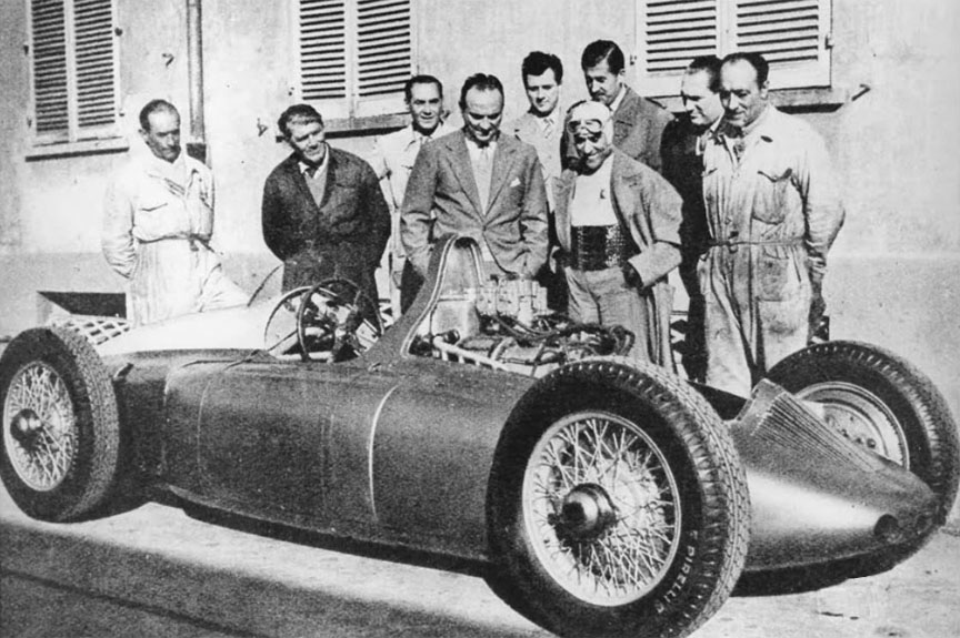 Piero Dusio and Tazio Nuvolari in the middle, Hruschka behind Nuvolari 