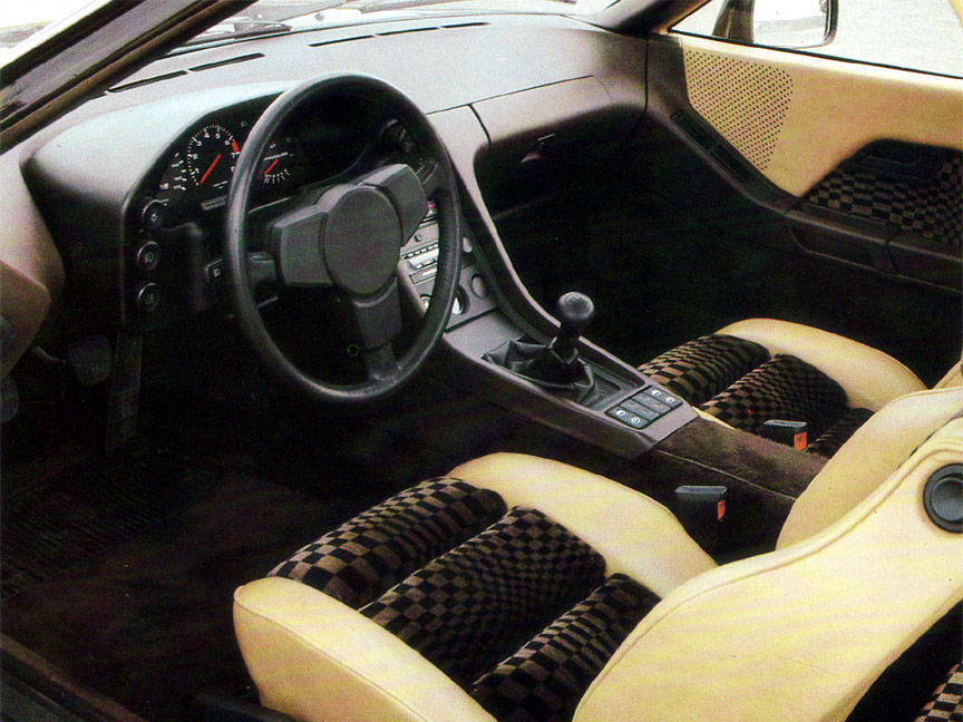 Porsche 928 interior