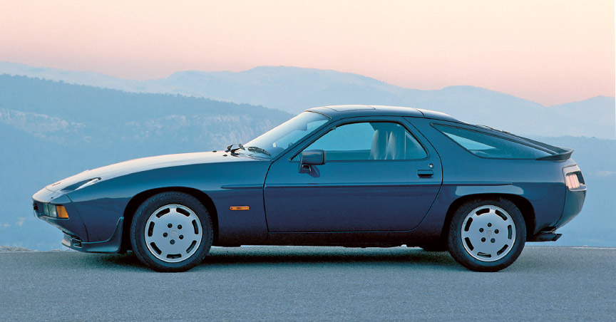 Porsche 928 S side view