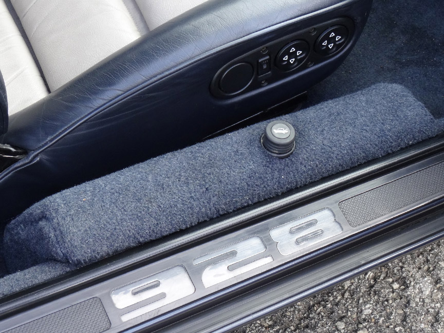 Porsche 928 rear hatch opening button