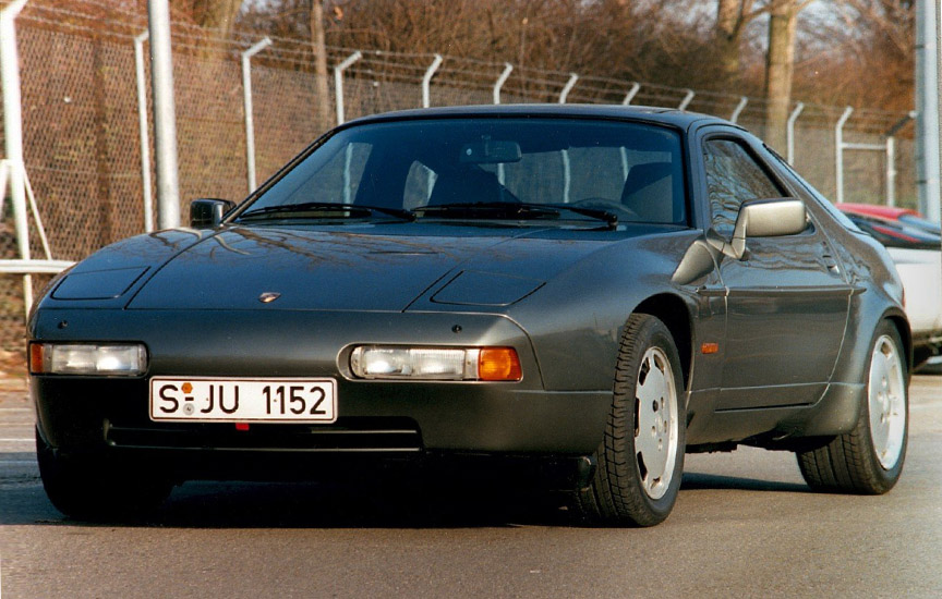 Porsche 928 with Exclusive hidden headlights