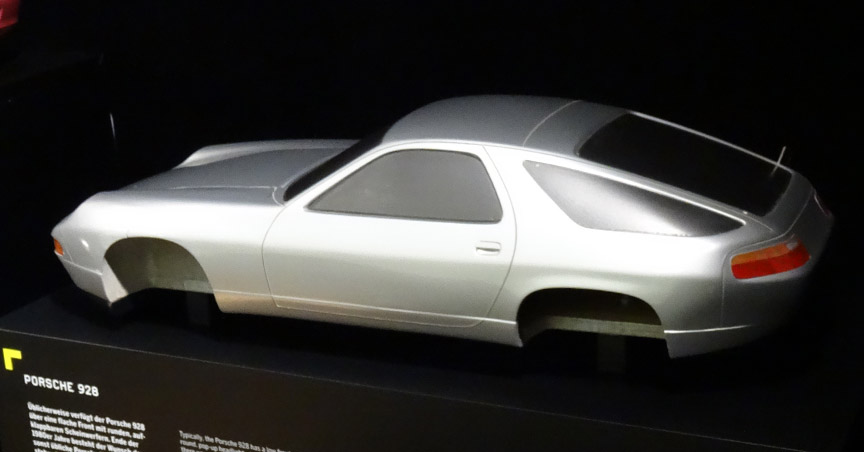 Porsche 928 scale model with different front fenders