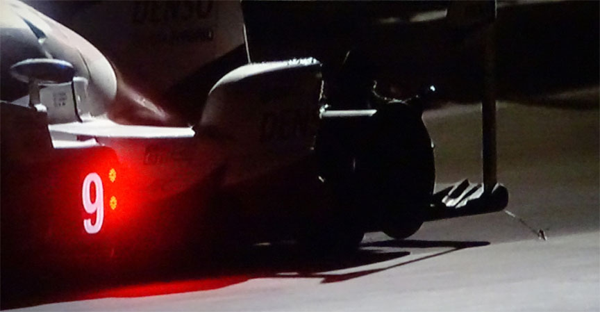 Toyota #9 without the left rear tyre