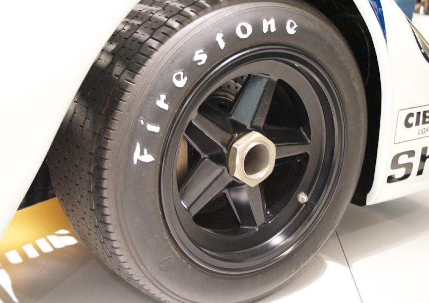 Magnesium wheels with central locking