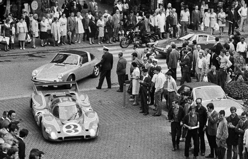 Reception of Le Mans heroes by the citizens and mayor of Stuttgart. 
