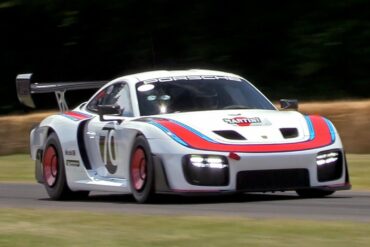 NEW Porsche 935 Going Flatout @ FOS Goodwood! Exhaust Sounds & Accelerations!