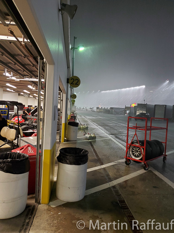 At 04h30 Sunday morning the storm hit and forced a two hour red flag period