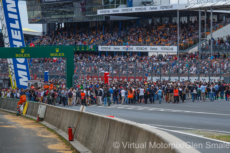 A busy grid before the start of the Le Mans 24H race on 15 June 2019