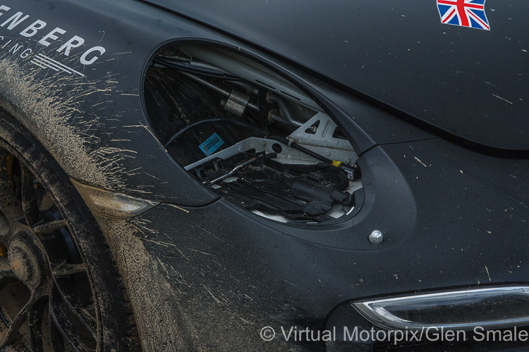 The Porsche 911 Turbo S lost a headlight in the car’s multiple spin at 200 mph The Porsche 911 Turbo S lost a headlight in the car’s multiple spin at 200 mph