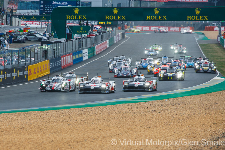 The race gets underway with the pole-sitting Toyota just ahead of the pack