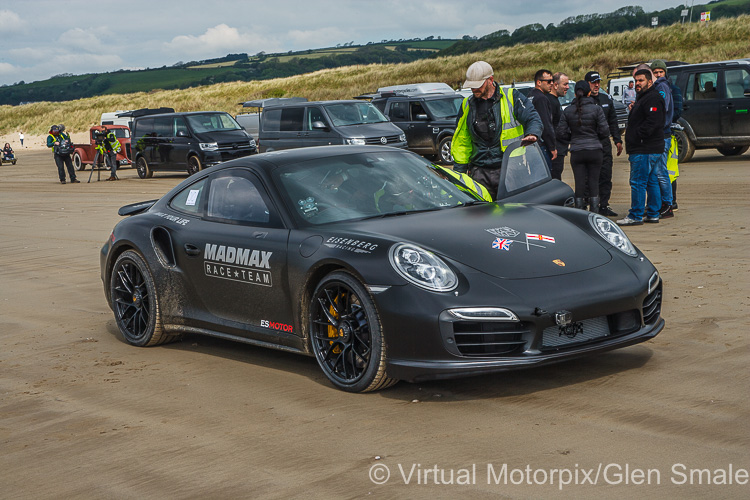 Huddled last minute discussions precede Zef Eisenberg’s record run in the 2015 Porsche 911 Turbo S
