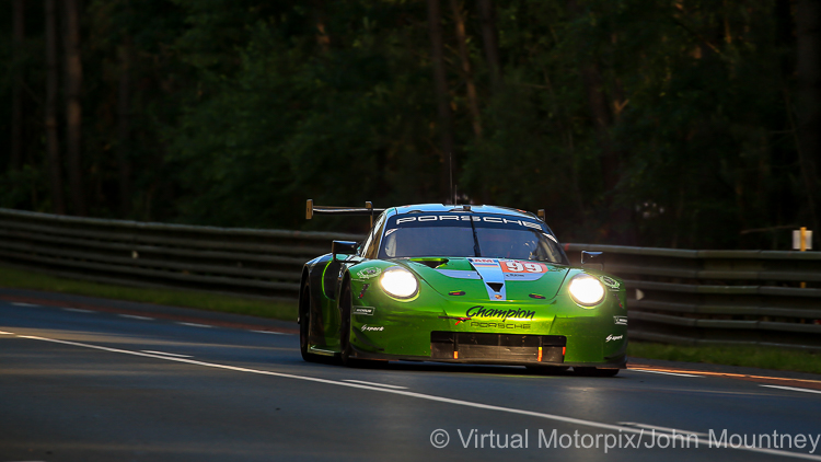 #99, Proton Competition, Porsche 911 RSR, drivers: P. Long, T. Pappas, S. Pumpelly, at Le Mans 24H, 2018