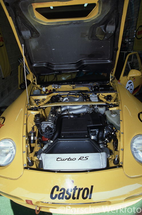 #58 Porsche 968 Turbo RS engine bay