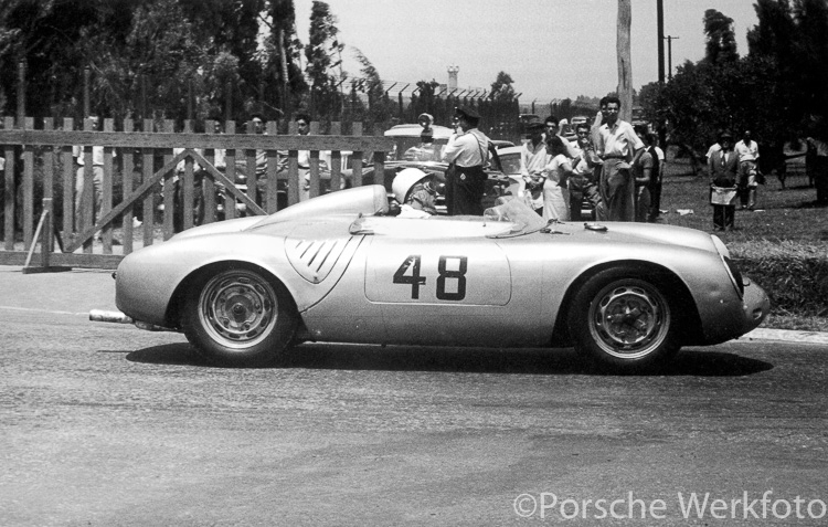 Buenos Aires 1000 km, 26 January 1958: Stirling Moss at speed in the #48 Porsche 550 A Spyder