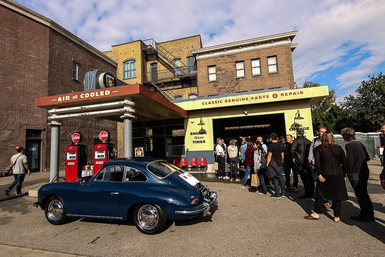 Luftgekühlt 6 - Porsche 356 in period service station scene