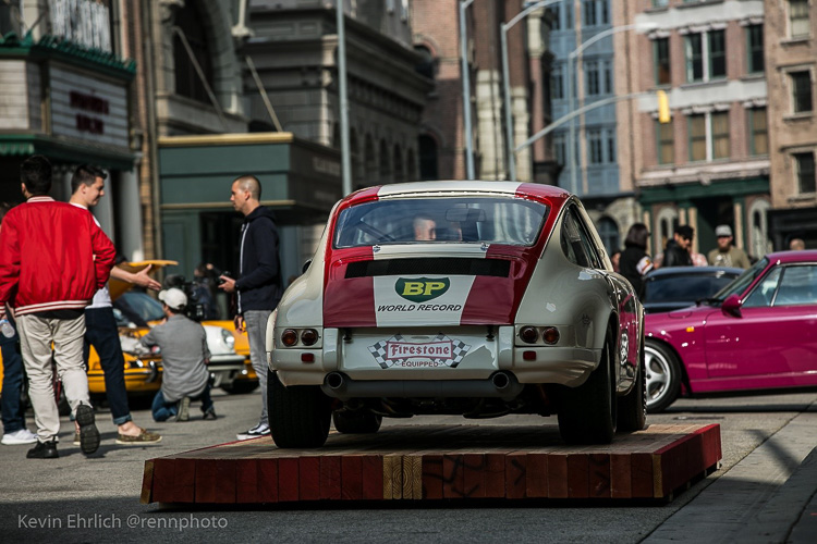 Luftgekühlt 6 - Porsche 911 R in street scene