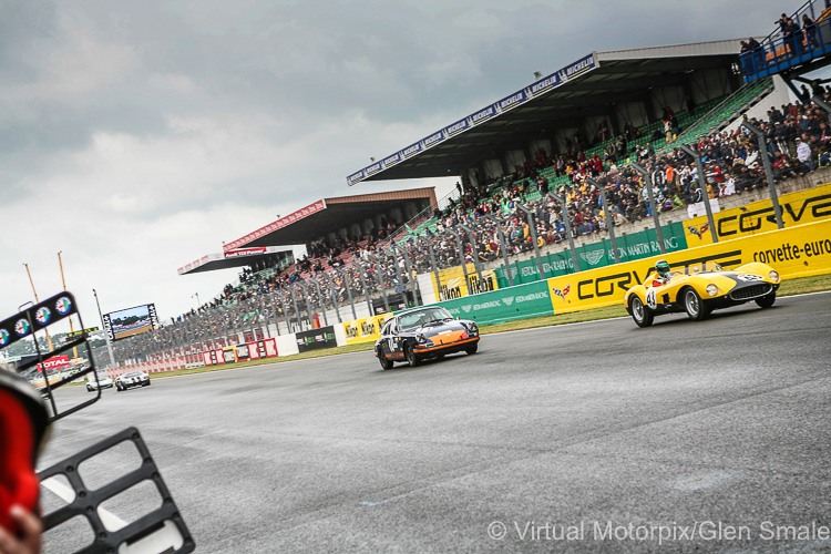 #43, Ferrari 500 TRC (1956), David Cottingham, and #71, Porsche 911 S (1967) at the Legends Race, Le Mans 24H, 2007