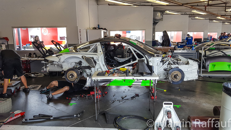 The stripped Black Swan RSR after crashing in FP1 The stripped Black Swan RSR after crashing in FP1