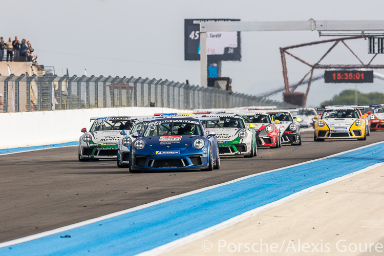 Ayhacan Guven of Attempto Racing leads the pack off at the start of the race