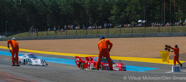 Cement powder cleaned up on the track at Indianapolis and Arnage on 07/07/2018 at the 24H of Le Mans, 2018