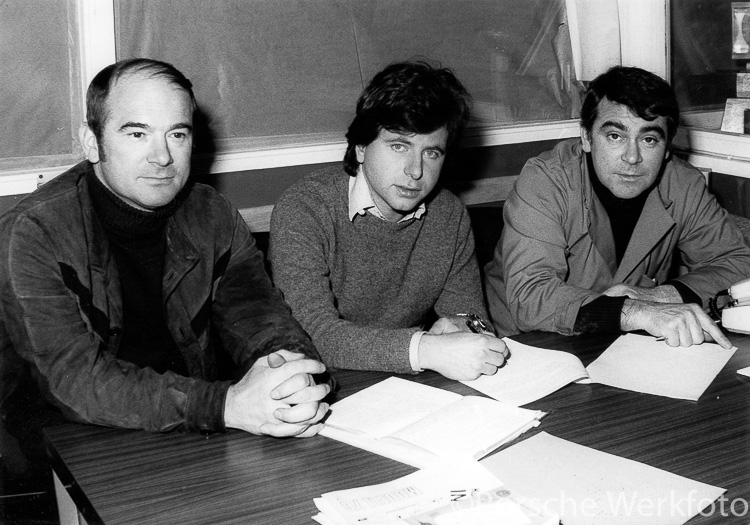 Klaus Ludwig (centre) signing his contract with Erwin Kremer (left), 1979
