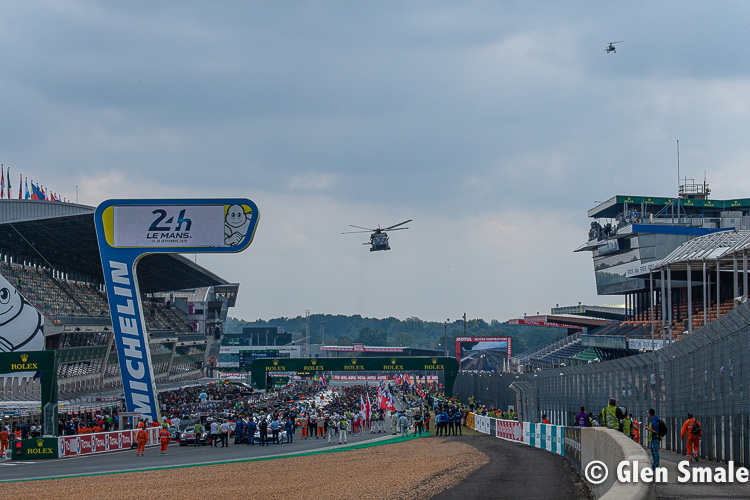 Before the start of the race each year, an army helicopter delivers the French Tricolour flag which is used to start the race