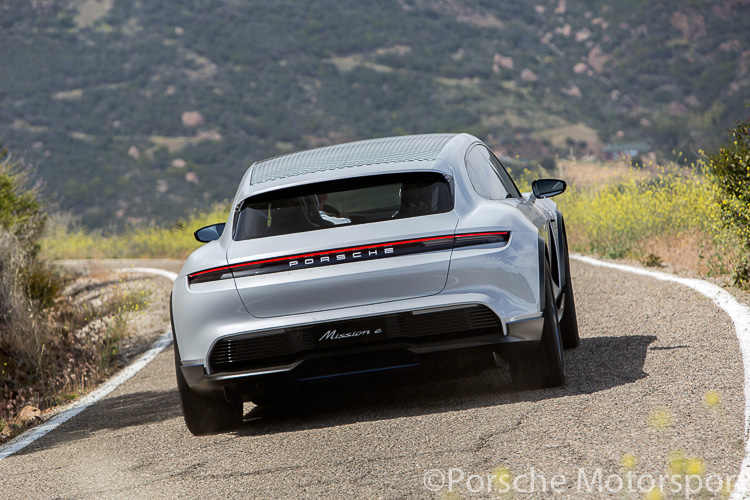 Concept study Porsche Mission E Cross Turismo