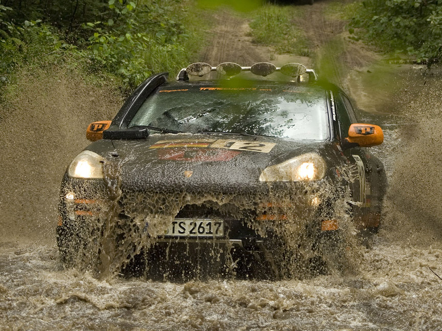 2007 Trasnssyberia rally Porsche Cayenne in the river