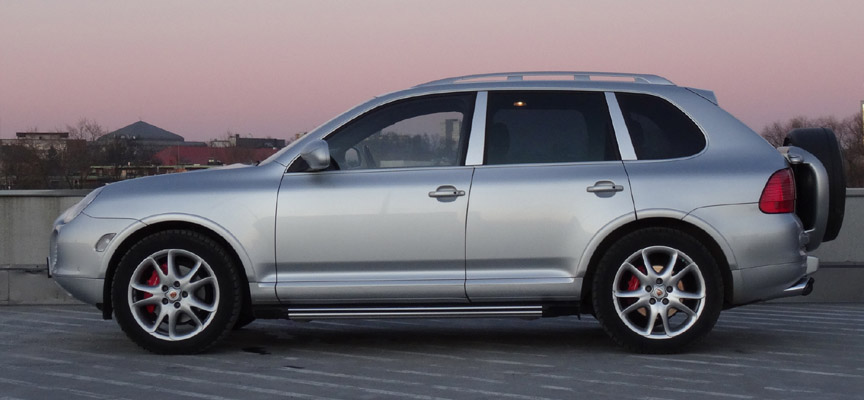 Silver Porsche Cayenne 955 Turbo